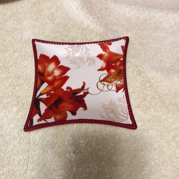 Grasslands Road 6”x6” Flowers Candy/Trinket Dish - Picture 1 of 2